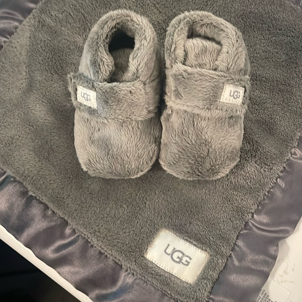 Ugg Baby Booty and Blanket Set